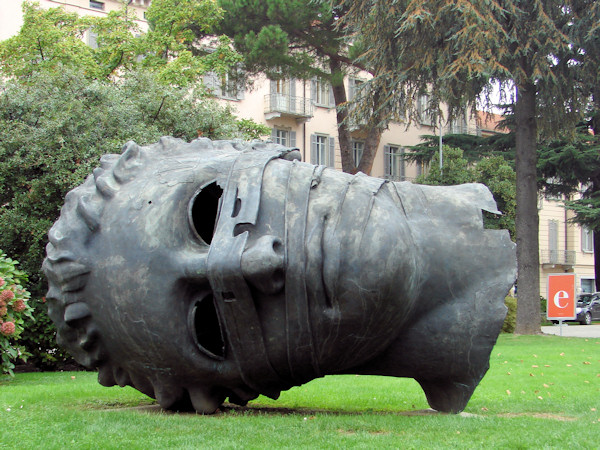 Igor Motoraj Sculpture